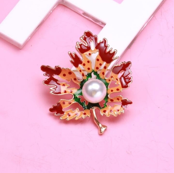 Gold plated multicolor pearl maple leaf necklace/brooch - Picture 7 of 14